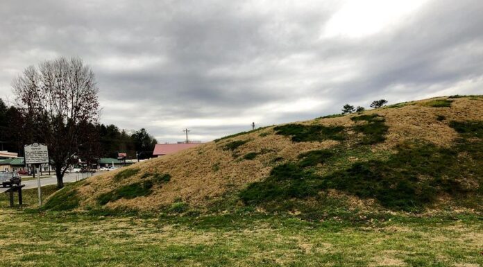 The Nikwasi Mound – Home Of The Fighting Nunne’Hi Nikwasi Mound - Franklin NC - BelleHearth.com