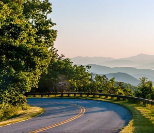 Tips For Safe Driving In The North Carolina Mountains Rough Ridge Lookout On Blue Ridge Parkway North Carolina