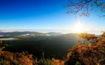 Best Hikes in the North Carolina Mountains hiking at Blue Ridge Parkway